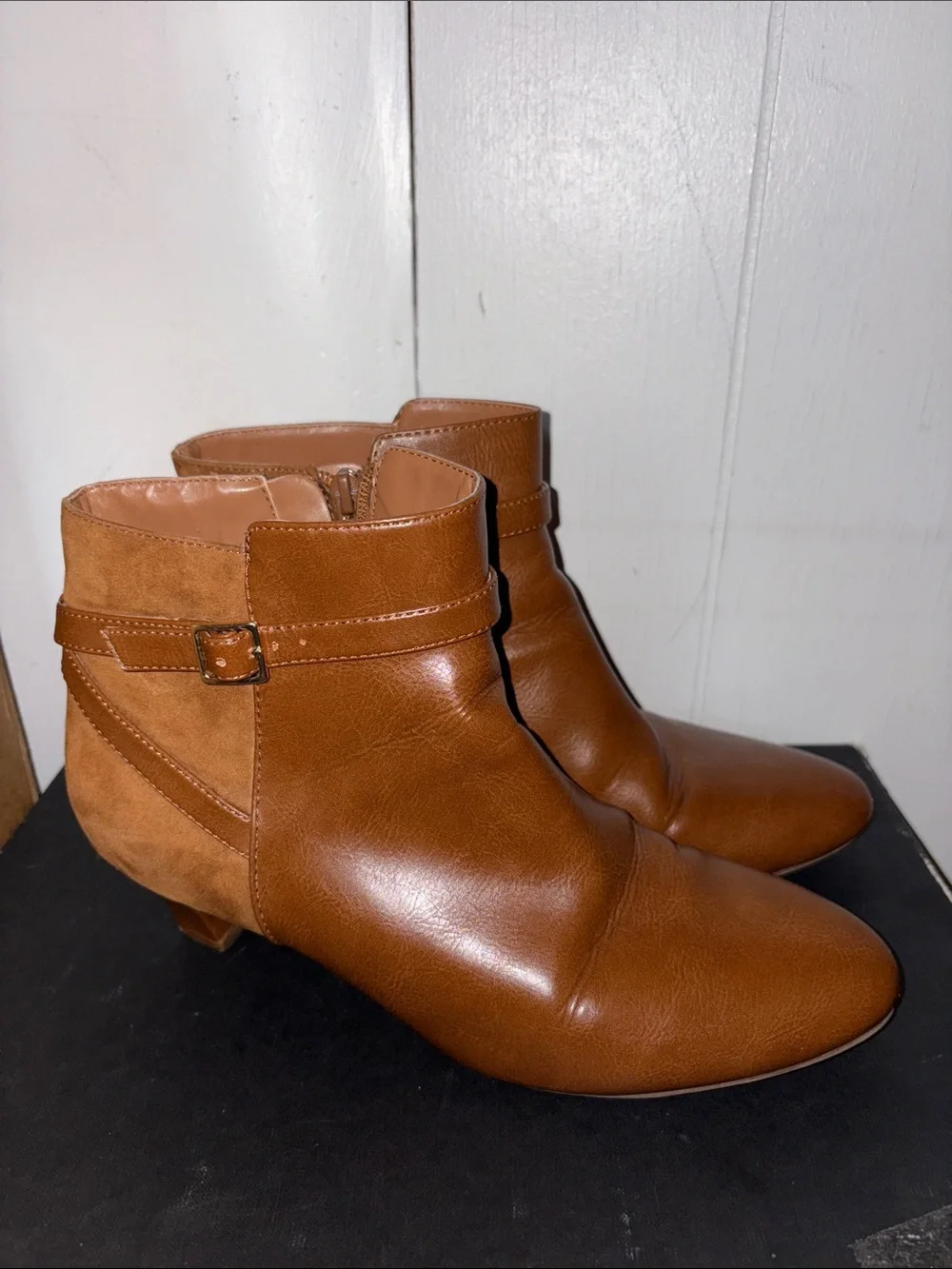 Women's Bass Leather Ankle Boots with Low Heel size 8M